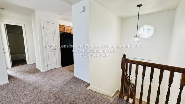 Building Photo - Creekwood Park Townhomes — Spacious 3-Bedroom minutes from downtown