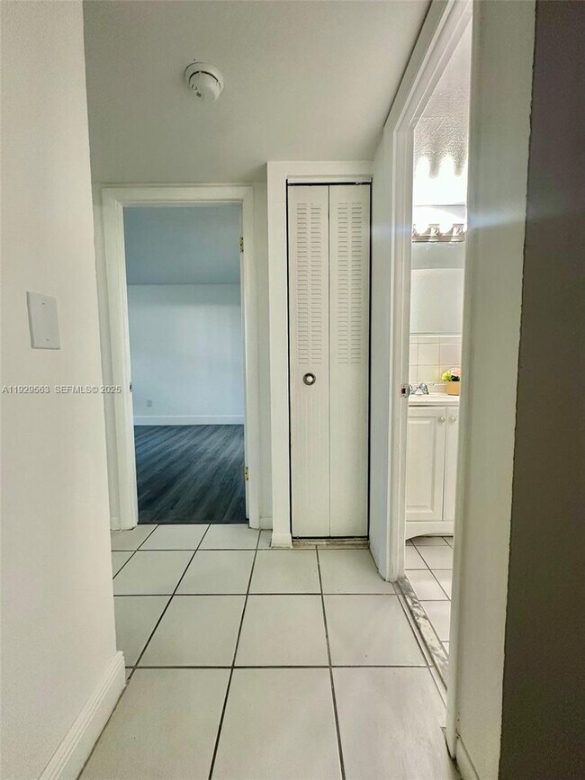 Building Photo - 8311 SW 142nd Ave