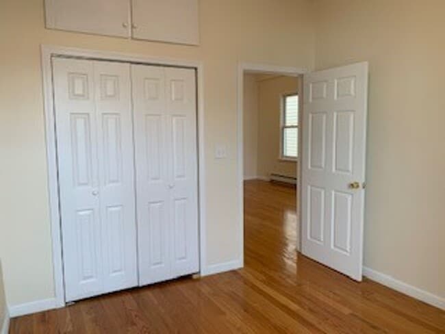 Building Photo - 16 Che