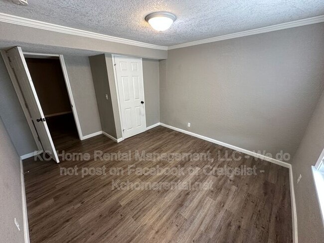 Building Photo - 300 Hill St