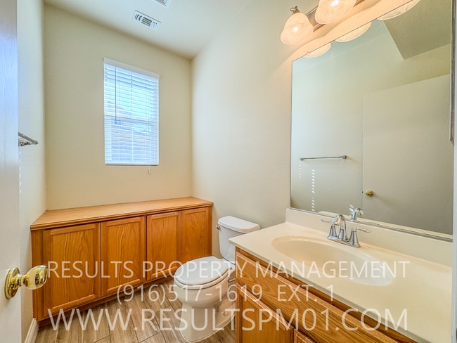 Building Photo - 3 bedroom Lincoln Home in Gated Community