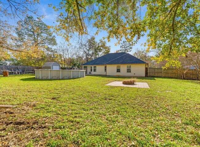 Building Photo - 325 Fuller St