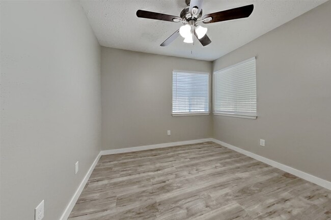 Building Photo - 10207 Horseshoe Bend Dr