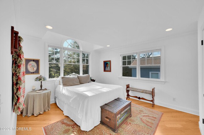 Building Photo - 619 Beacon Blvd