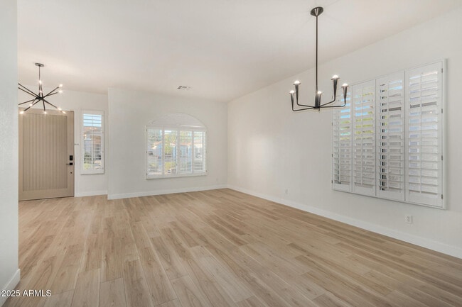 Building Photo - 925 W San Marcos Dr