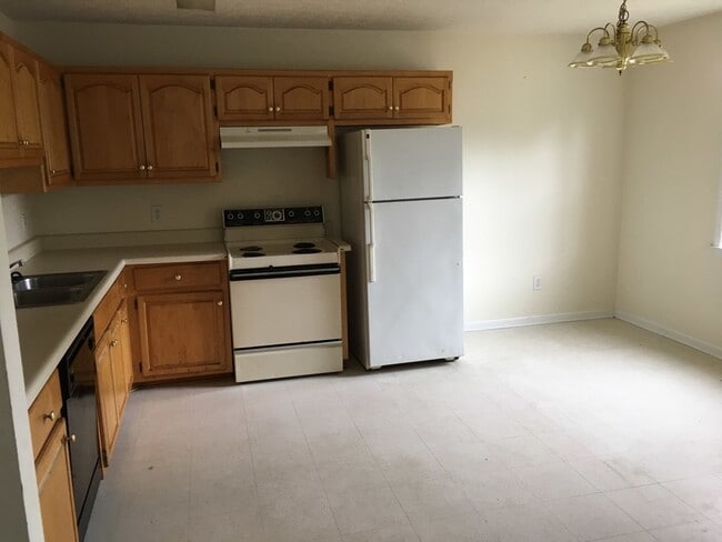 Building Photo - 2BR/2BA Duplex – Hassle-Free Living with Lawn Care Included