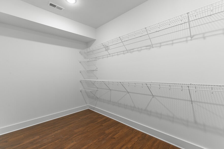 Building Photo - 4654 Heiskell Dr