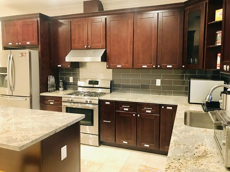 Building Photo - 651 BERNAL AVE