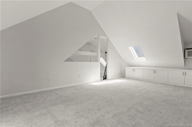 Building Photo - 94 Southfield Ave