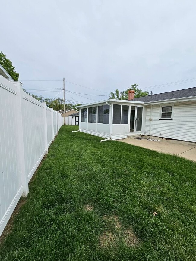 Building Photo - South Shores! 3 Bed, 1.5 bath