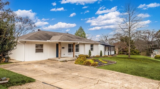 Building Photo - 2420 Durwood-