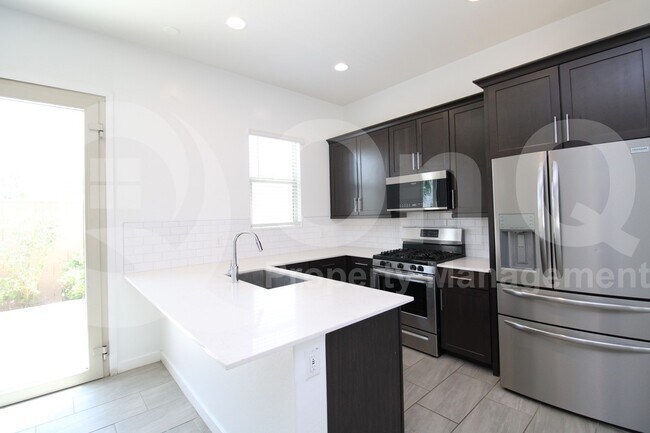 Building Photo - 259 E Sagittarius Pl