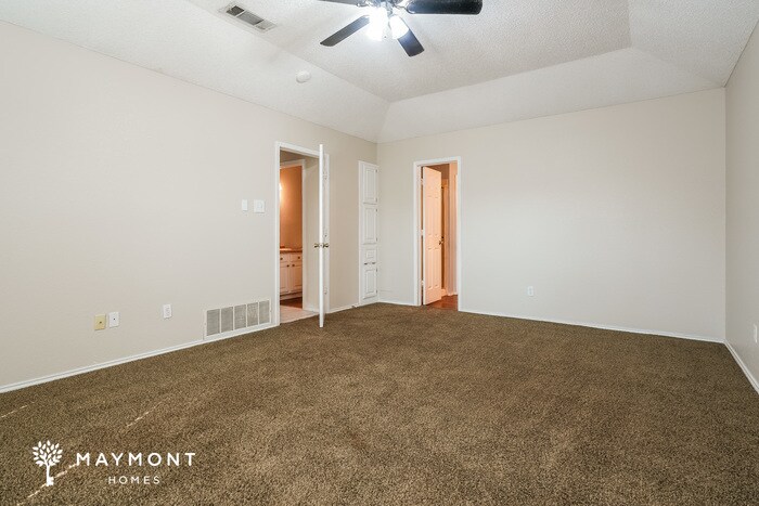 Building Photo - 806 Love Wood Ln