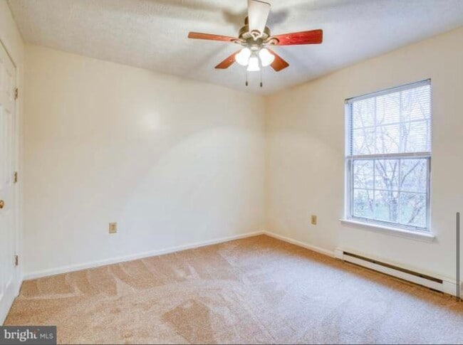 Building Photo - 211 Little River Dr