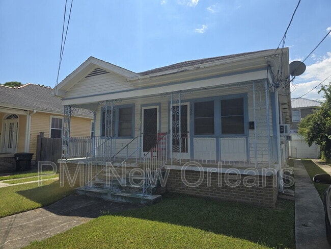Primary Photo - 3022 Serantine St