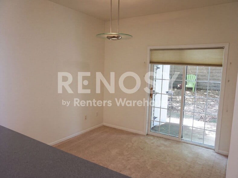 Building Photo - 612 Willoughby Way W