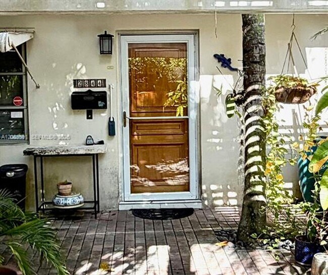 Building Photo - 2844 Coconut Ave