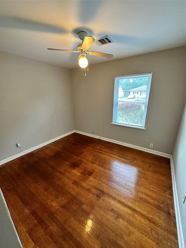 Building Photo - 5758 Belneath St