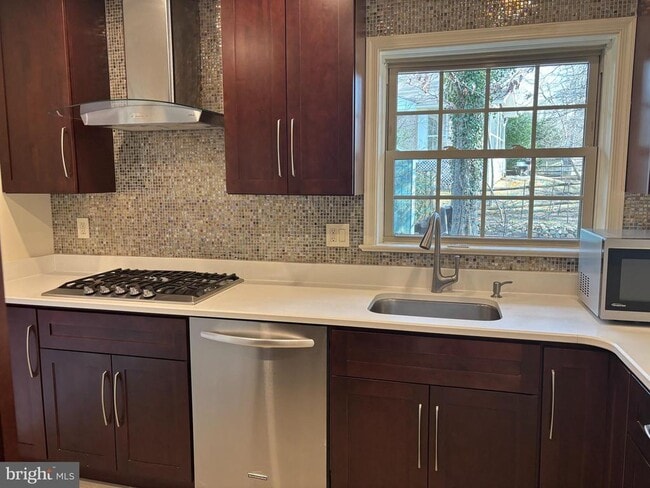 Building Photo - 1249 Derbyshire Rd