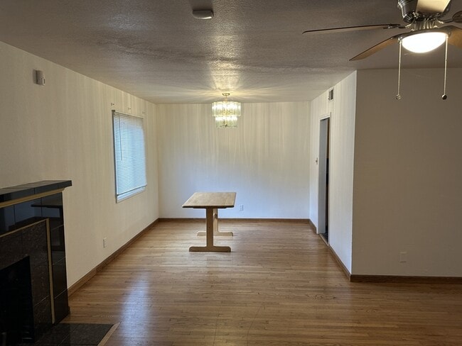 Building Photo - Stockton 3 Bedroom 2 Bathroom Home
