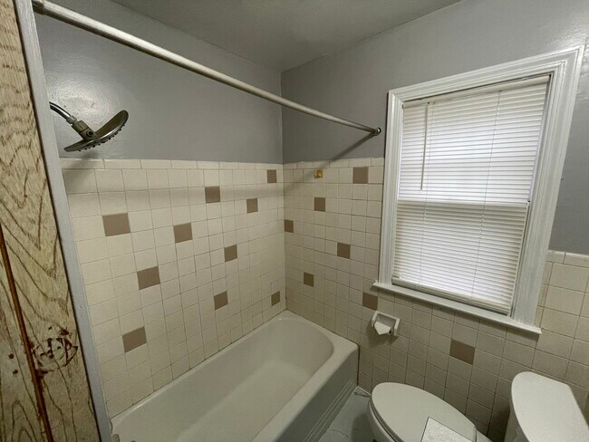 Building Photo - 886 Glide St
