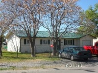 Building Photo - 539 N Selig Ave