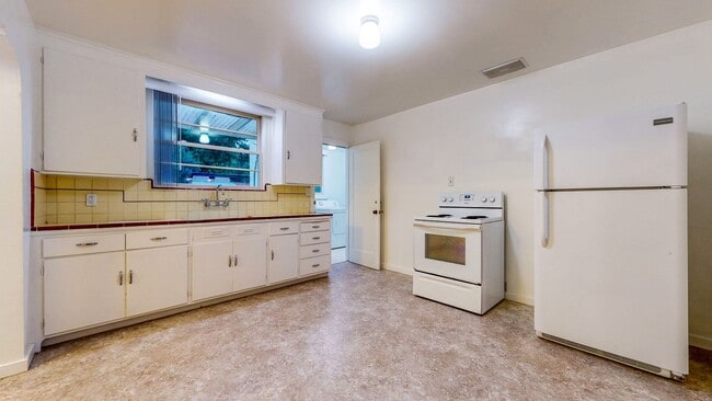Building Photo - PURE Property Management -  Charming 2BR/1...