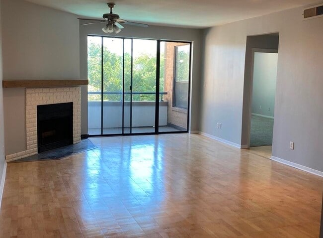 Building Photo - 5200 Weslayan St