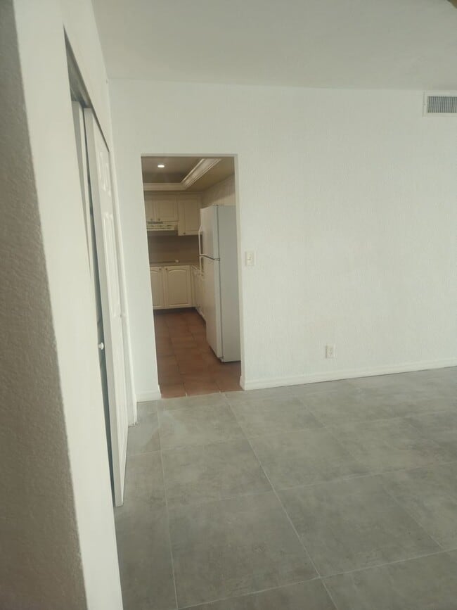 Building Photo - 3801 S Ocean Dr