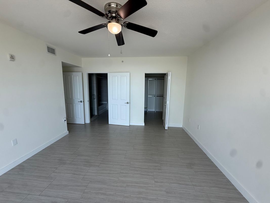 Building Photo - 551 NE 39th St