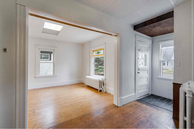 Building Photo - 3347 S 31st Ave