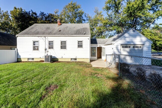 Building Photo - 602 S Mattis Ave