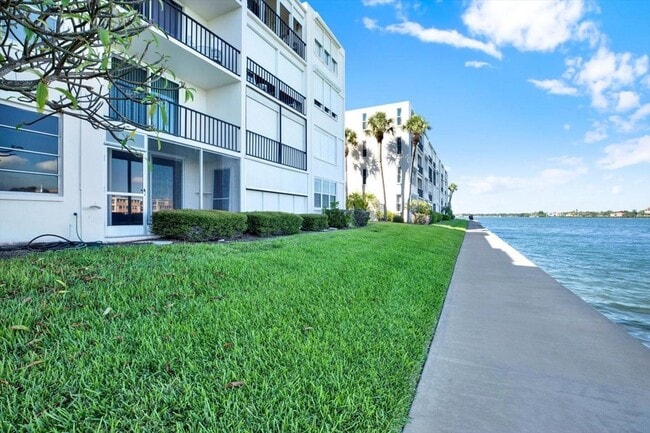 Building Photo - 7625 Sun Island Dr S