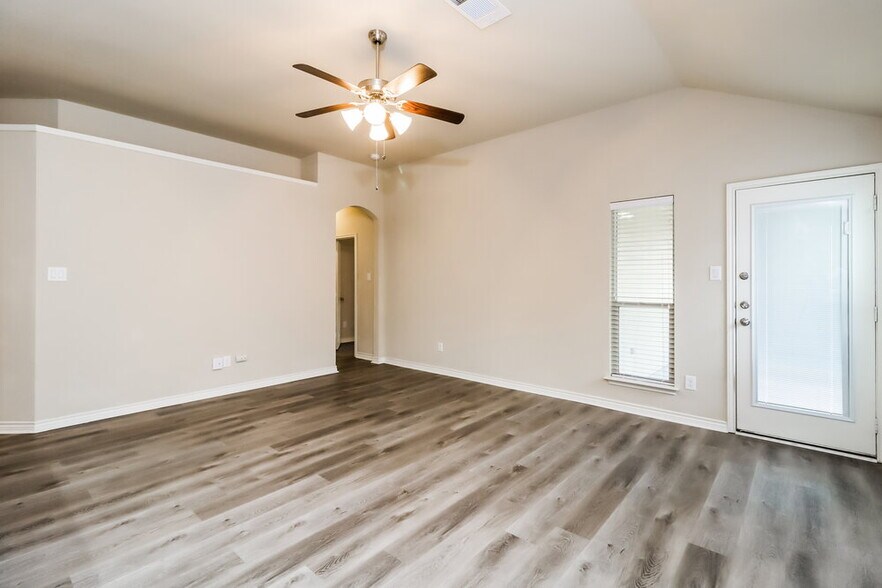 Building Photo - 160 Spring Hollow Dr