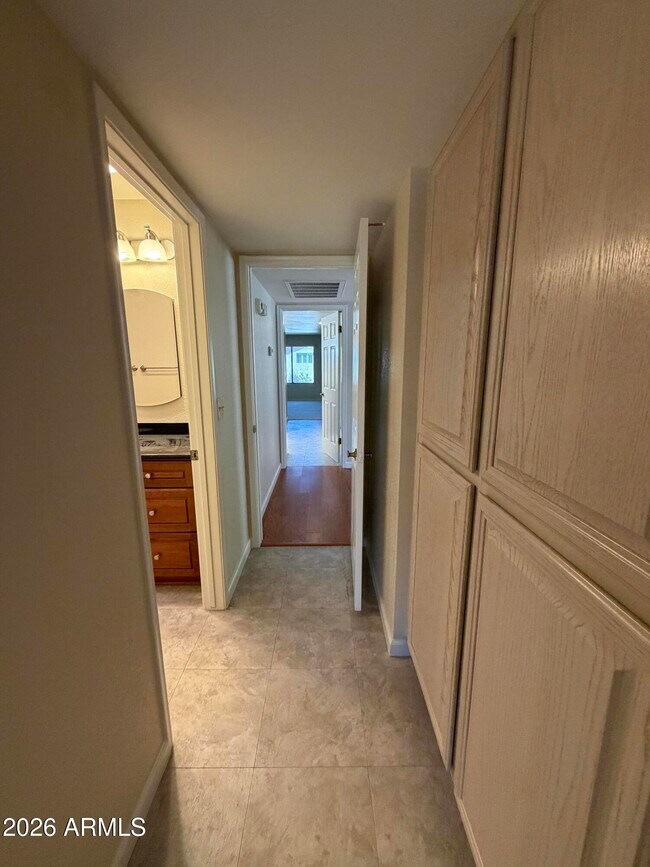 Building Photo - 10402 E Regal Dr