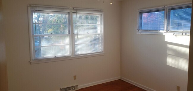 Building Photo - 2512-2514-2514 Braemore Rd