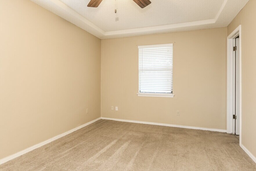 Building Photo - 1074 Dover Mansion