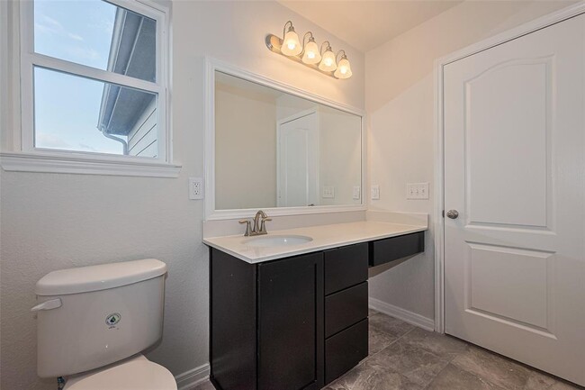 Building Photo - 16360 Oakside Hollow Ln