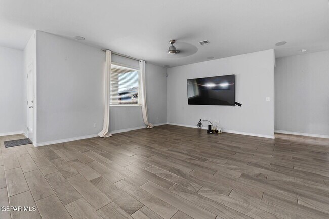 Building Photo - 917 Airship Pl