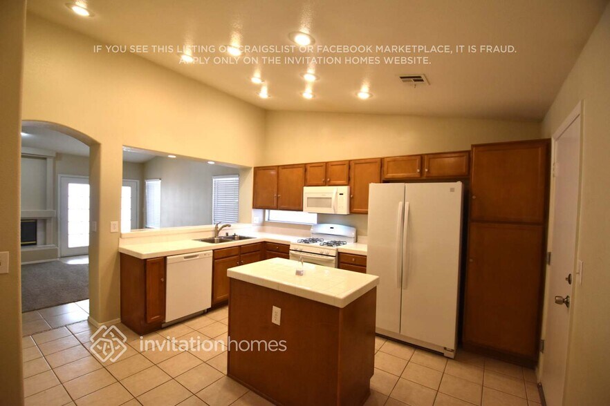 Building Photo - 1516 Los Alamos Dr