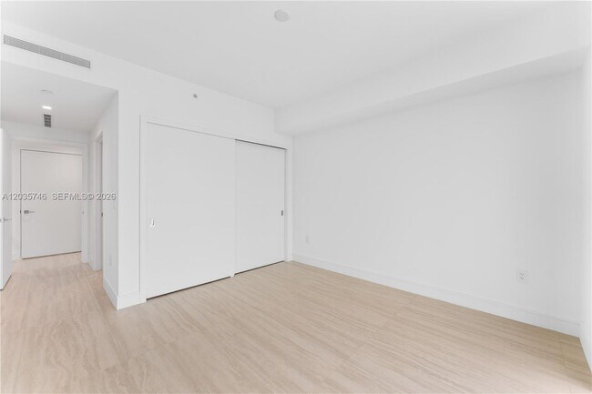 Building Photo - 2411 Laguna Cir