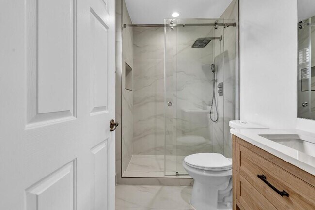 Building Photo - 4945 Fulton St