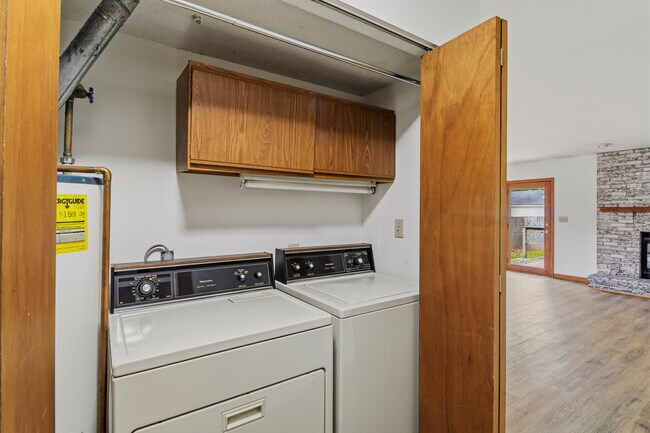 Building Photo - 3304 Halifax Dr