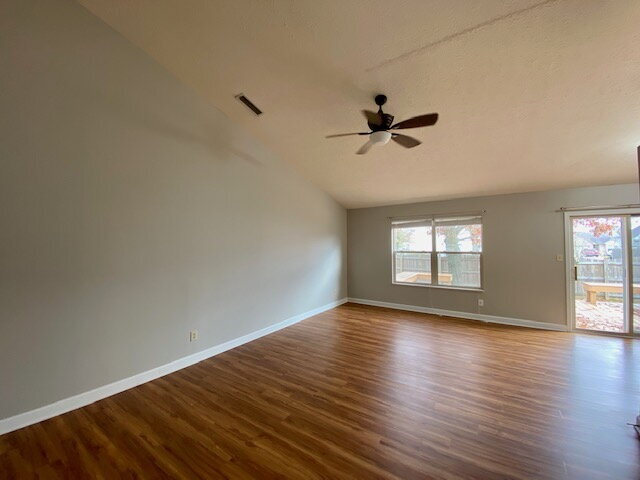 Building Photo - Beautiful 4 Bedroom home in Plainfield! Huge Storage!