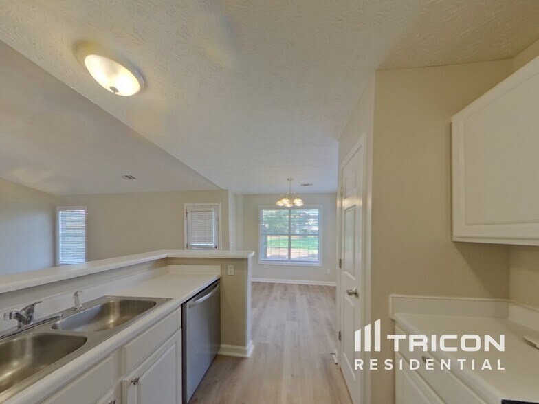 Building Photo - 329 Reisling Dr