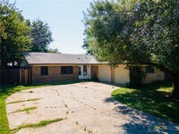 Building Photo - 1902 Hooten St