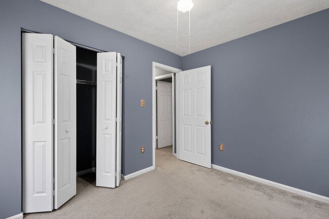 Building Photo - 2710 Red Oak Ln