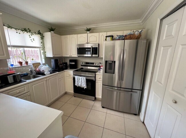 Building Photo - 7317 NW 173rd Dr