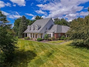 Building Photo - Elegant Living Awaits: Luxurious 4-Bedroom...