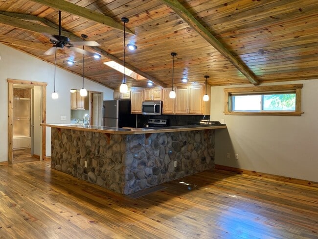 Building Photo - Updated Old Town 3 Bed 2 Bath Home w/ fenced yard and 1 car garage